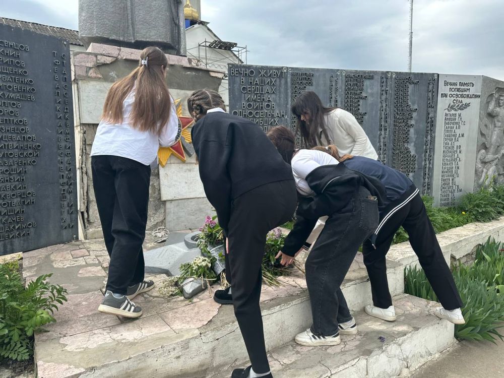 В селе Пархоменко школьники почтили память воинов, погибших во время Великой Отечественной войны В селе Пархоменко школьники почтили память воинов, погибших во время Великой Отечественной войны
