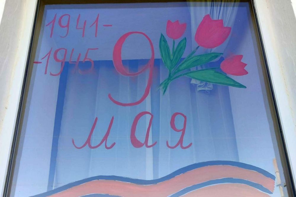 В рамках акции «Окна Победы» в селе Провалье прошел мастер класс по раскраске окон В рамках акции «Окна Победы» в селе Провалье прошел мастер класс по раскраске окон