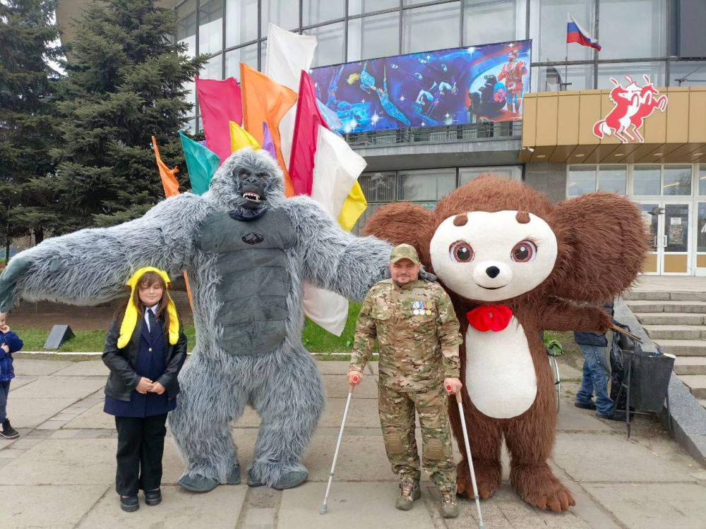 Свыше 300 подопечных филиала Фонда «Защитники Отечества» в ЛНР окунулись в мир культуры и досуга в апреле! Свыше 300 подопечных филиала Фонда «Защитники Отечества» в ЛНР окунулись в мир культуры и досуга в апреле!