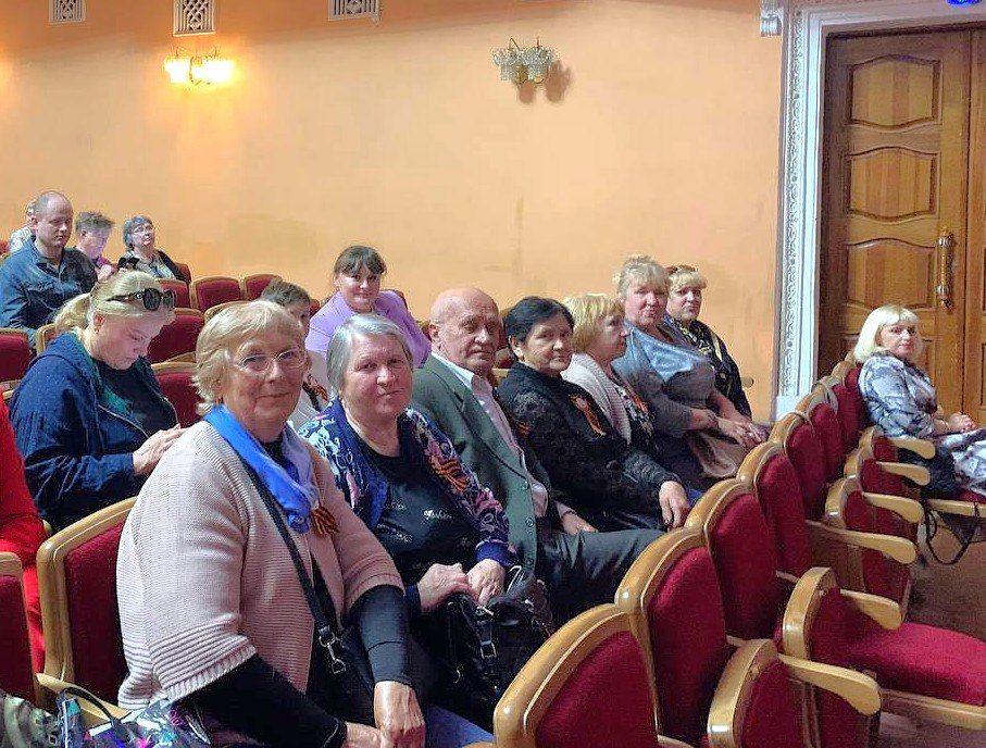 В преддверии 80-летия Победы в Великой Отечественной войне по инициативе активисток "Женского движения"ВПП "Единая Россия" была организована поездка для активистов и сторонников партии в Луганский академический... В преддверии 80-летия Победы в Великой Отечественной войне по инициативе активисток "Женского движения"ВПП "Единая Россия" была организована поездка для активистов и сторонников партии в Луганский академический...
