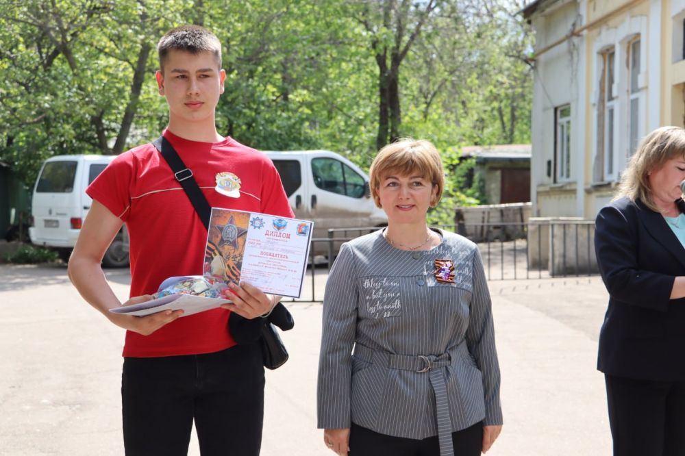 Стахановские школьники стали участниками республиканского форума «Луганский характер – характер победителей» Стахановские школьники стали участниками республиканского форума «Луганский характер – характер победителей»