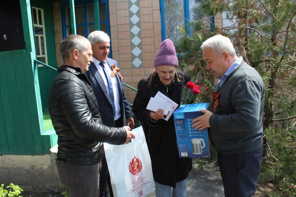Виталий Коваленко: Накануне Дня Победы жительнице с. Городище Бондарь Елене Ивановне вручили обновленное удостоверение российского образца ветерана-участника Великой Отечественной войны Виталий Коваленко: Накануне Дня Победы жительнице с. Городище Бондарь Елене Ивановне вручили обновленное удостоверение российского образца ветерана-участника Великой Отечественной войны