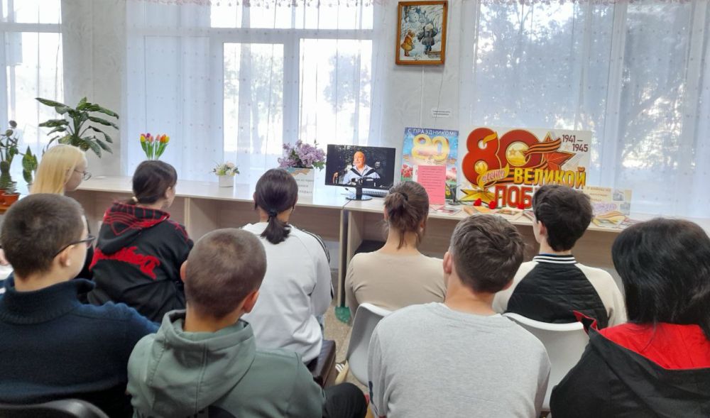 #Дорогами_подвига_и_славы. В преддверии Дня Победы в муниципальном бюджетном учреждении "Библиотечный филиал для детей "Марковская централизованная библиотечная система" был проведен исторический час "Девчонки военной поры" #Дорогами_подвига_и_славы. В преддверии Дня Победы в муниципальном бюджетном учреждении "Библиотечный филиал для детей "Марковская централизованная библиотечная система" был проведен исторический час "Девчонки военной поры"