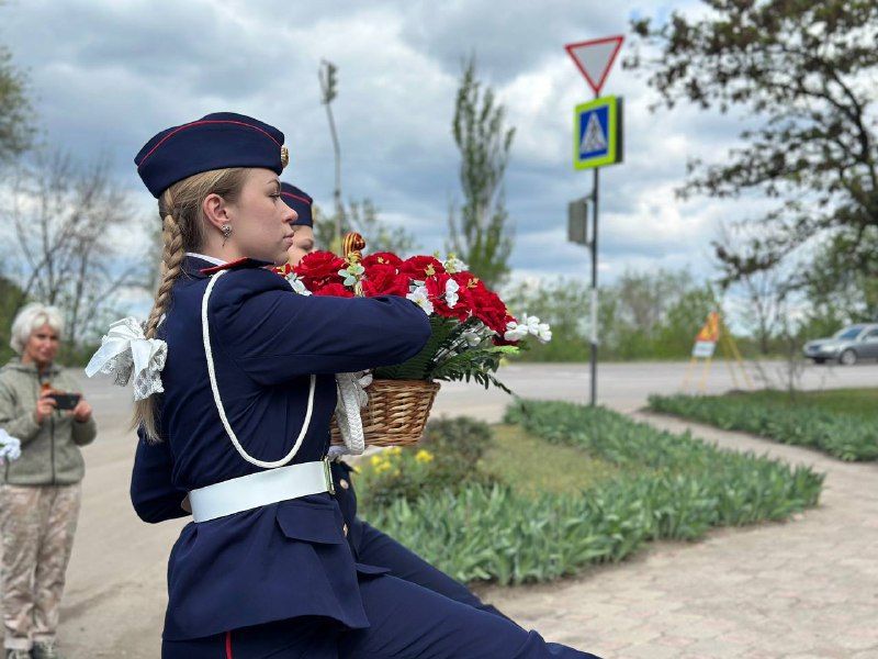 4 дня до Дня Победы: делегация Госдумы РФ посетила Луганск в преддверии 9 мая 4 дня до Дня Победы: делегация Госдумы РФ посетила Луганск в преддверии 9 мая