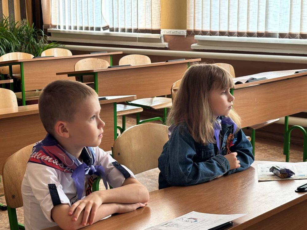 Сегодня, 5 мая 2025 года, в стенах «Станично-Луганской средней школы имени Грекова П.М.» состоялось особое событие — урок, посвященный 80-летию Победы в Великой Отечественной войне Сегодня, 5 мая 2025 года, в стенах «Станично-Луганской средней школы имени Грекова П.М.» состоялось особое событие — урок, посвященный 80-летию Победы в Великой Отечественной войне