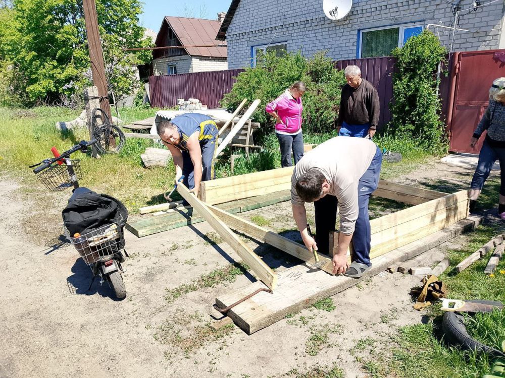 В Рубежном единороссы благоустроили детскую площадку В Рубежном единороссы благоустроили детскую площадку