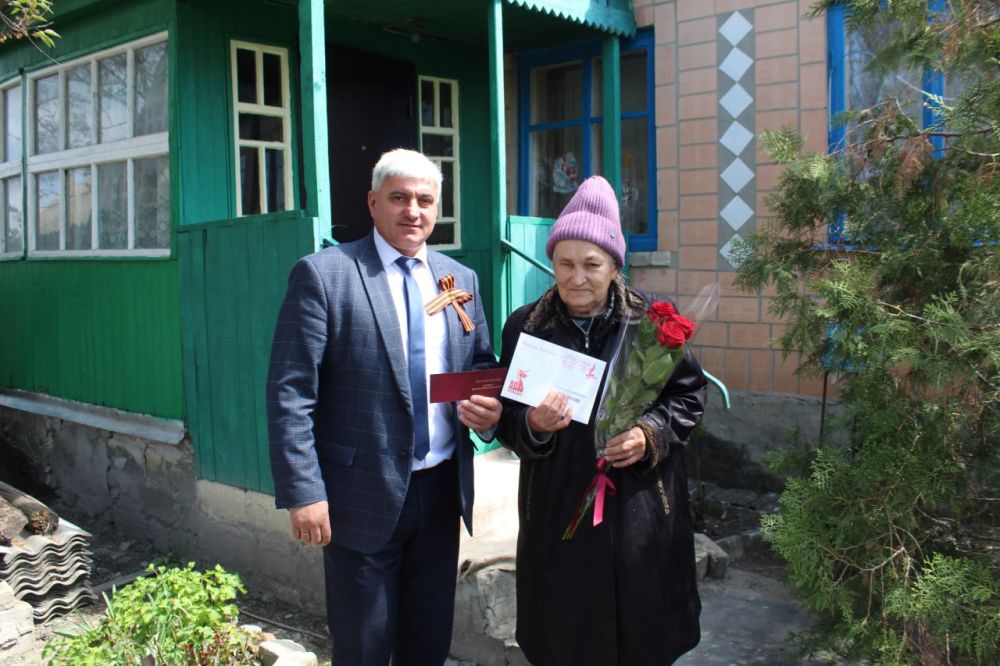 Виталий Коваленко: Накануне Дня Победы жительнице с. Городище Бондарь Елене Ивановне вручили обновленное удостоверение российского образца ветерана-участника Великой Отечественной войны Виталий Коваленко: Накануне Дня Победы жительнице с. Городище Бондарь Елене Ивановне вручили обновленное удостоверение российского образца ветерана-участника Великой Отечественной войны