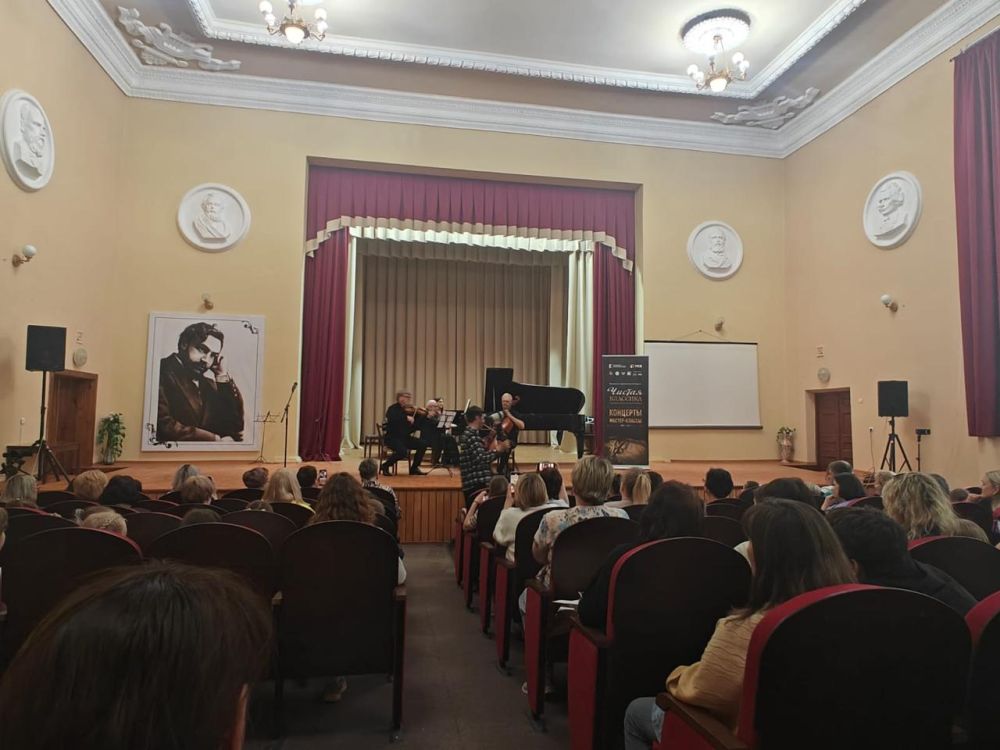 Выступления и мастер-классы мэтров - в Алчевскую детскую музыкальную школу приехали именитые музыканты Выступления и мастер-классы мэтров - в Алчевскую детскую музыкальную школу приехали именитые музыканты