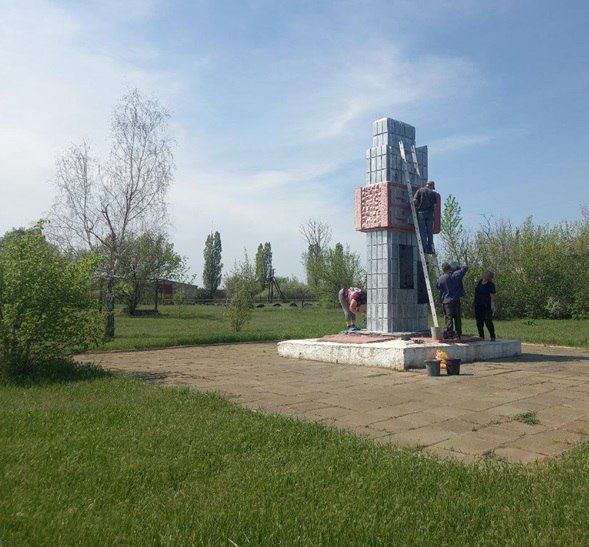 В селе Власовка благоустроили территорию сквера Победы В селе Власовка благоустроили территорию сквера Победы