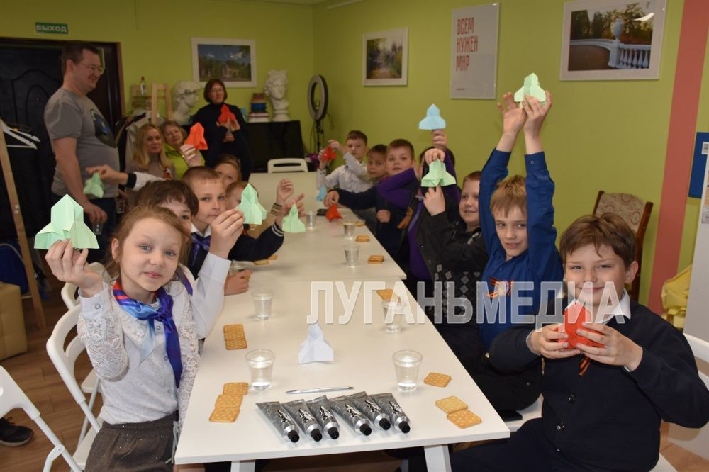 В рамках культурного сотрудничества между Первомайским городским округом и регионом-шефом Калужской областью для юных первомайцев были организованы космические выставки и мастер-классы В рамках культурного сотрудничества между Первомайским городским округом и регионом-шефом Калужской областью для юных первомайцев были организованы космические выставки и мастер-классы