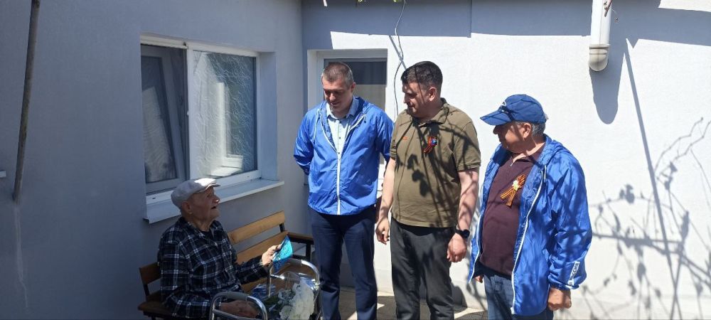 Олег Коваль: Совместно с депутатами Старобельского муниципального округа, в преддверии 80-летия Победы, поздравили ветеранов Великой Отечественной войны проживающих на территории округа Олег Коваль: Совместно с депутатами Старобельского муниципального округа, в преддверии 80-летия Победы, поздравили ветеранов Великой Отечественной войны проживающих на территории округа