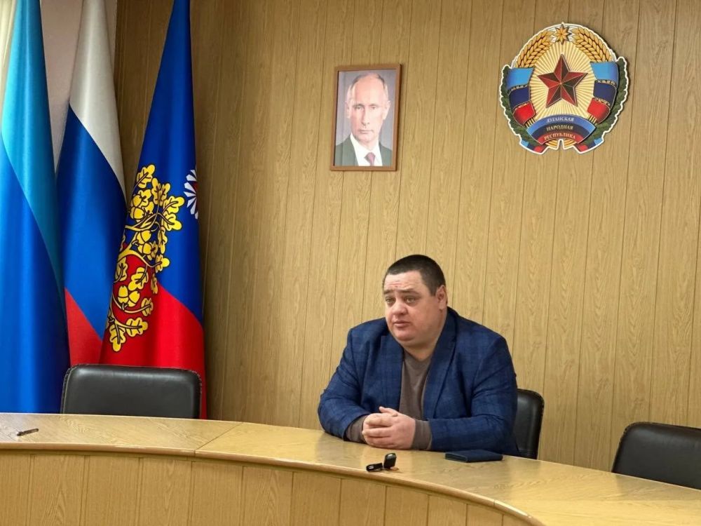 Глава городского округа город Ровеньки Андрей Рубанцов понедельник начал с традиционного рабочего совещания Глава городского округа город Ровеньки Андрей Рубанцов понедельник начал с традиционного рабочего совещания