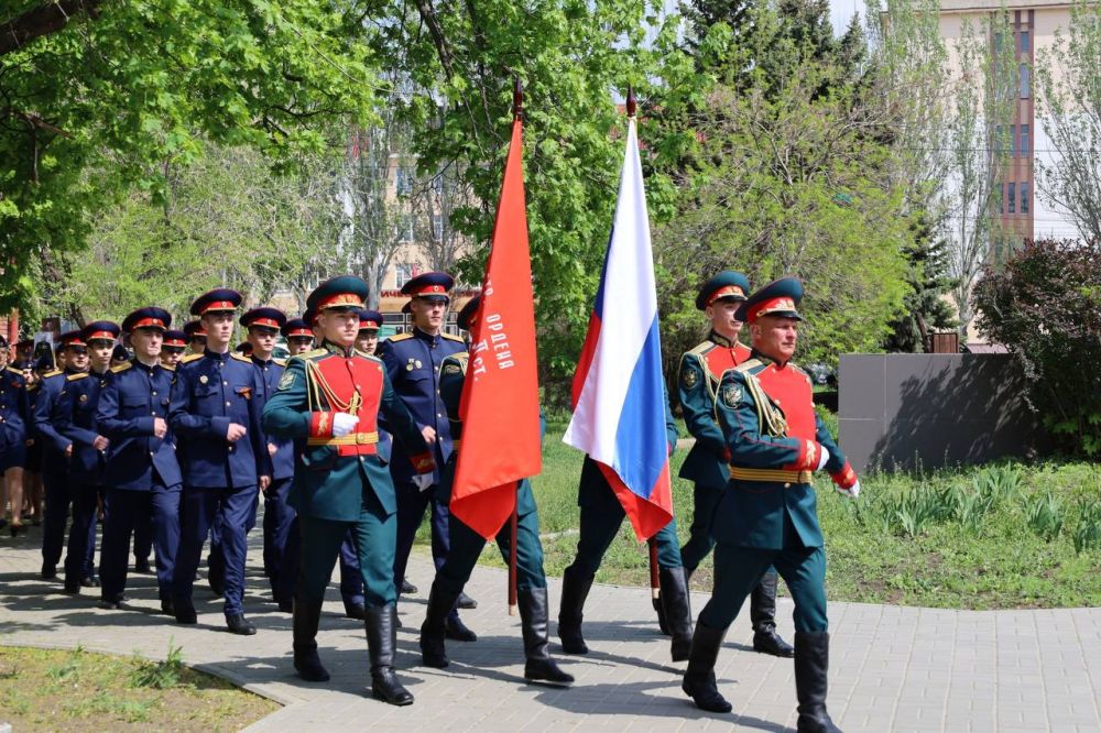 Луганская академия СК России провела патриотическую акцию «Парад под окнами ветерана» Луганская академия СК России провела патриотическую акцию «Парад под окнами ветерана»