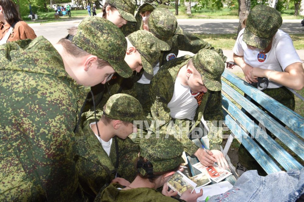 Стахановские школьники стали участниками республиканского форума «Луганский характер – характер победителей», приуроченного 80-летию Великой Победы Стахановские школьники стали участниками республиканского форума «Луганский характер – характер победителей», приуроченного 80-летию Великой Победы