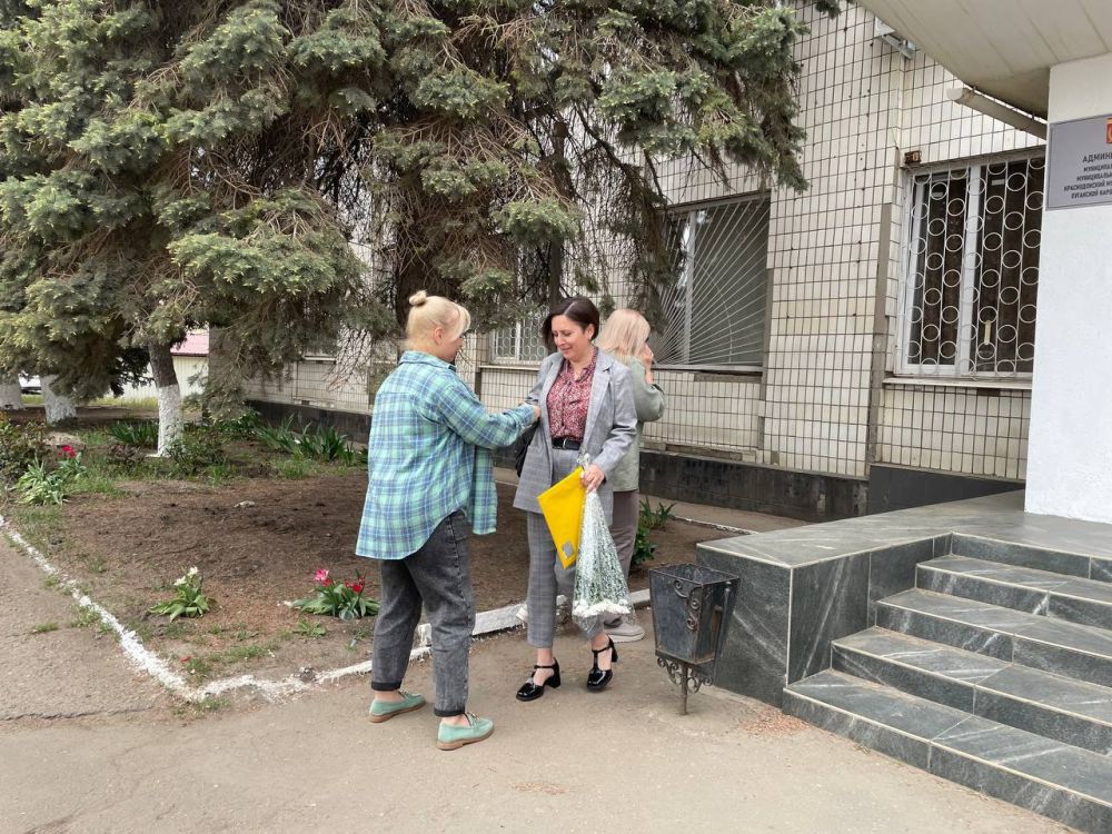 В Краснодоне проходит патриотическая акция " Георгиевская ленточка» — символ памяти, мужества и великой Победы!" В Краснодоне проходит патриотическая акция " Георгиевская ленточка» — символ памяти, мужества и великой Победы!"