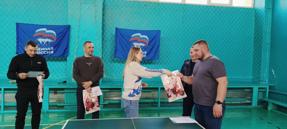 Единороссы Славяносербщины провели турнир по настольному теннису Единороссы Славяносербщины провели турнир по настольному теннису