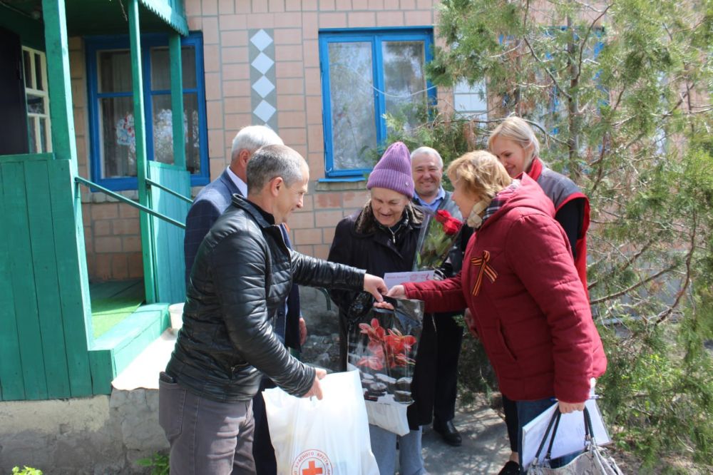 Виталий Коваленко: Накануне Дня Победы жительнице с. Городище Бондарь Елене Ивановне вручили обновленное удостоверение российского образца ветерана-участника Великой Отечественной войны Виталий Коваленко: Накануне Дня Победы жительнице с. Городище Бондарь Елене Ивановне вручили обновленное удостоверение российского образца ветерана-участника Великой Отечественной войны
