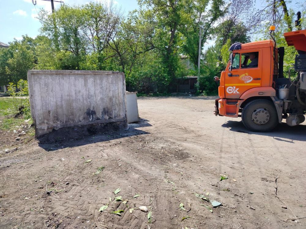 В Стаханове продолжаются работы по очистке города от мусора В Стаханове продолжаются работы по очистке города от мусора