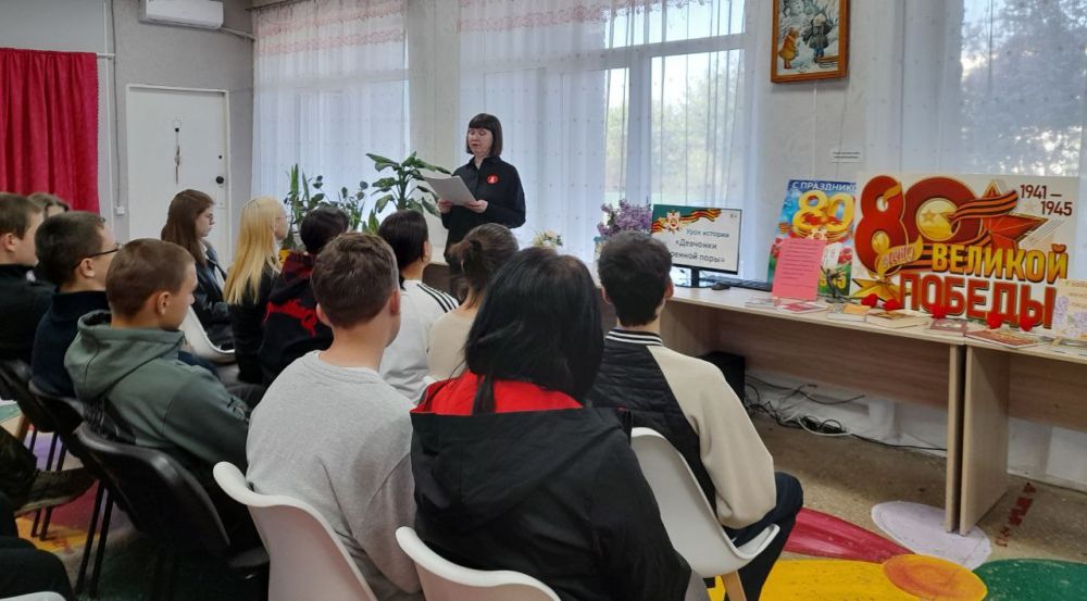#Дорогами_подвига_и_славы. В преддверии Дня Победы в муниципальном бюджетном учреждении "Библиотечный филиал для детей "Марковская централизованная библиотечная система" был проведен исторический час "Девчонки военной поры" #Дорогами_подвига_и_славы. В преддверии Дня Победы в муниципальном бюджетном учреждении "Библиотечный филиал для детей "Марковская централизованная библиотечная система" был проведен исторический час "Девчонки военной поры"