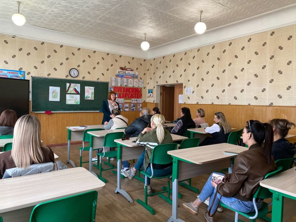 Родительское собрание: "О чем говорить с детьми в год 80-летия Победы" прошло в Лутугинской средней школе №1 Родительское собрание: "О чем говорить с детьми в год 80-летия Победы" прошло в Лутугинской средней школе №1