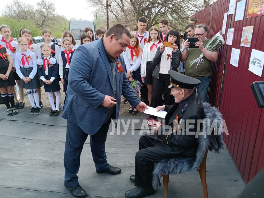Ветерану Николаю Автономовичу Медведеву присвоили звание Почетного гражданина города Ветерану Николаю Автономовичу Медведеву присвоили звание Почетного гражданина города