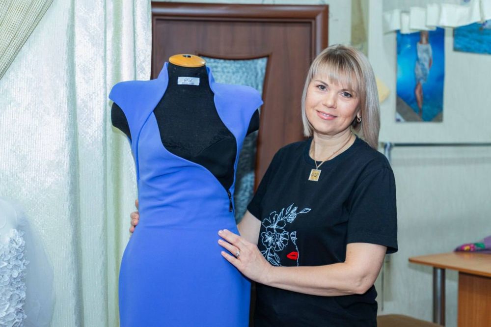 Дизайнер одежды - человек, который разрабатывает и обновляет предметы одежды, соответствующие современным тенденциям в моде, от повседневного до официального стиля Светлана Лиманская в интервью рассказала о выборе профессии... Дизайнер одежды - человек, который разрабатывает и обновляет предметы одежды, соответствующие современным тенденциям в моде, от повседневного до официального стиля Светлана Лиманская в интервью рассказала о выборе профессии...