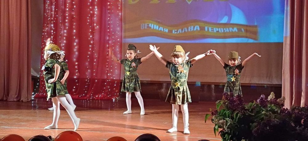 В преддверии празднования 80-летия Великой Победы советского народа в Великой Отечественной войне в Доме культуры посёлка городского типа Дубовский состоялся праздничный концерт «Песни, с которыми мы победили!» В преддверии празднования 80-летия Великой Победы советского народа в Великой Отечественной войне в Доме культуры посёлка городского типа Дубовский состоялся праздничный концерт «Песни, с которыми мы победили!»