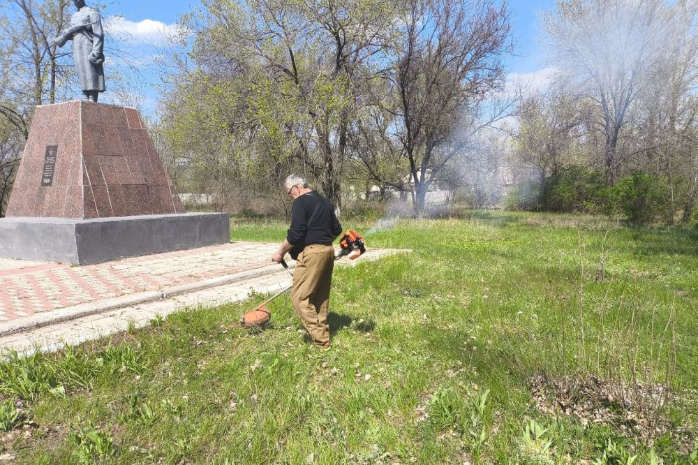С ЗАБОТОЙ О ПОДВИГЕ!. Члены УИК №564 Славяносербского района присоединились к республиканской акции, облагораживая Парк Победы г. Зимогорья С ЗАБОТОЙ О ПОДВИГЕ!. Члены УИК №564 Славяносербского района присоединились к республиканской акции, облагораживая Парк Победы г. Зимогорья