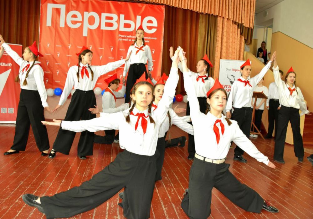 Краснолучские школьники приняли участие в Республиканском форуме «Луганский характер – характер победителей» Краснолучские школьники приняли участие в Республиканском форуме «Луганский характер – характер победителей»