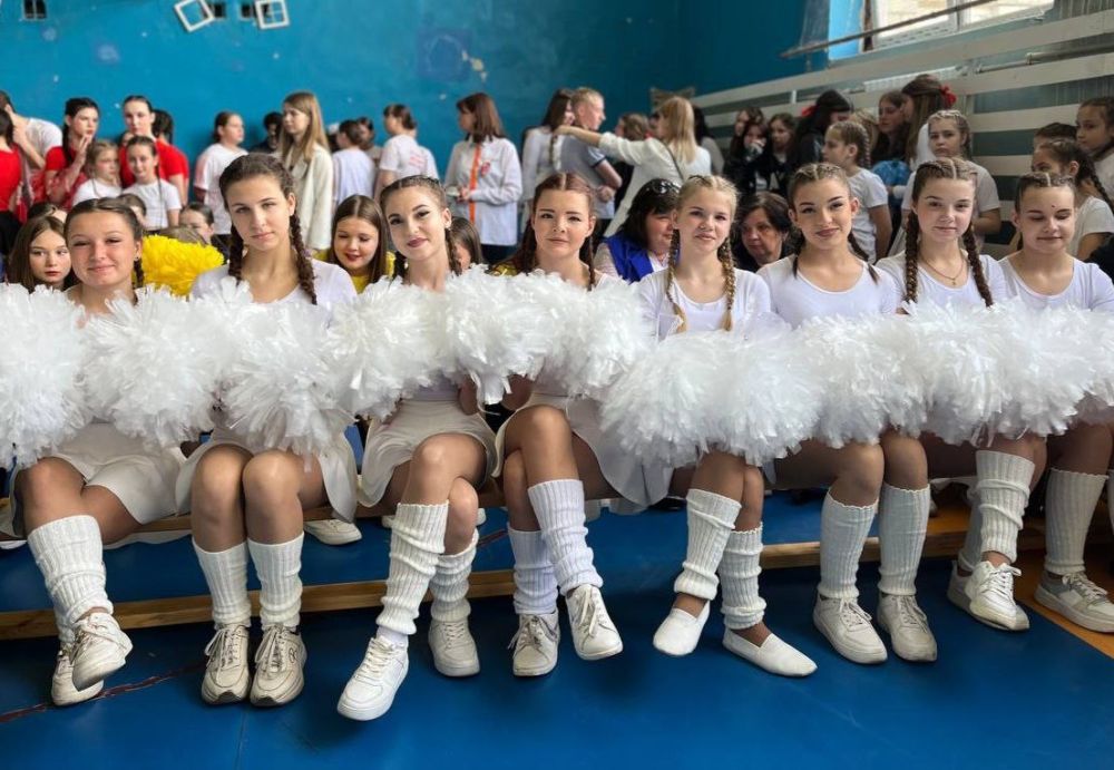 В Красном Луче прошел фестиваль по черлидингу в поддержку здорового образа жизни В Красном Луче прошел фестиваль по черлидингу в поддержку здорового образа жизни
