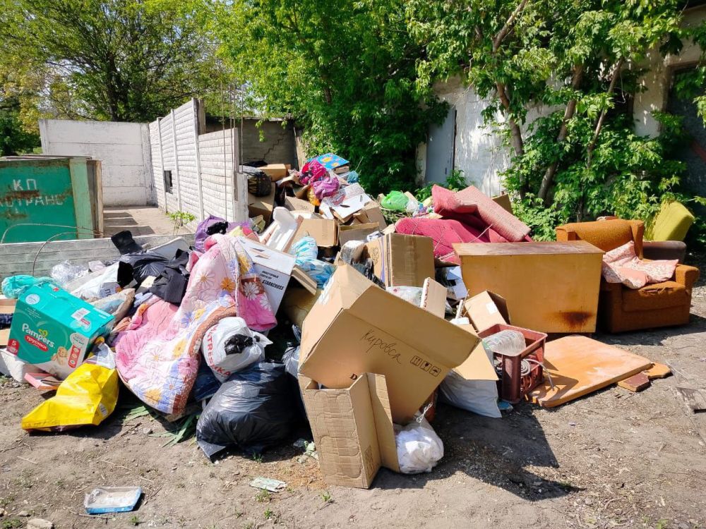 В Стаханове продолжаются работы по очистке города от мусора В Стаханове продолжаются работы по очистке города от мусора