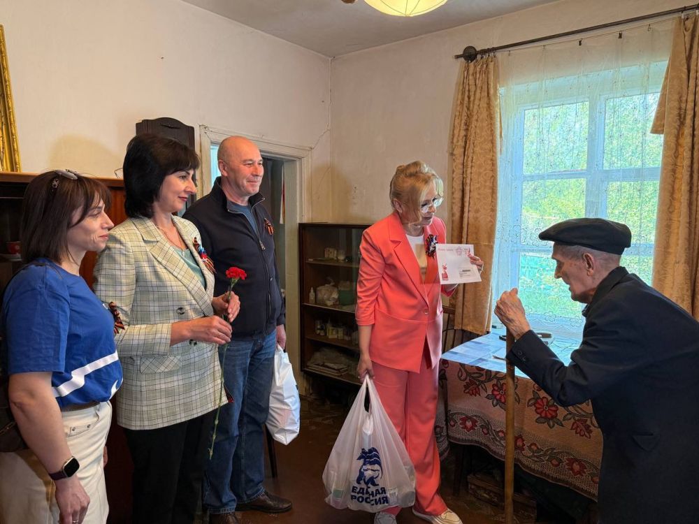 Виктория Сергеева: Сегодня в преддверии 80-летия Дня Победы в Великой Отечественной войне выполнила почетную миссию – адресно поздравила ветеранов с наступающим 9 мая "Днем Победы", передав именные письма от нашего... Виктория Сергеева: Сегодня в преддверии 80-летия Дня Победы в Великой Отечественной войне выполнила почетную миссию – адресно поздравила ветеранов с наступающим 9 мая "Днем Победы", передав именные письма от нашего...