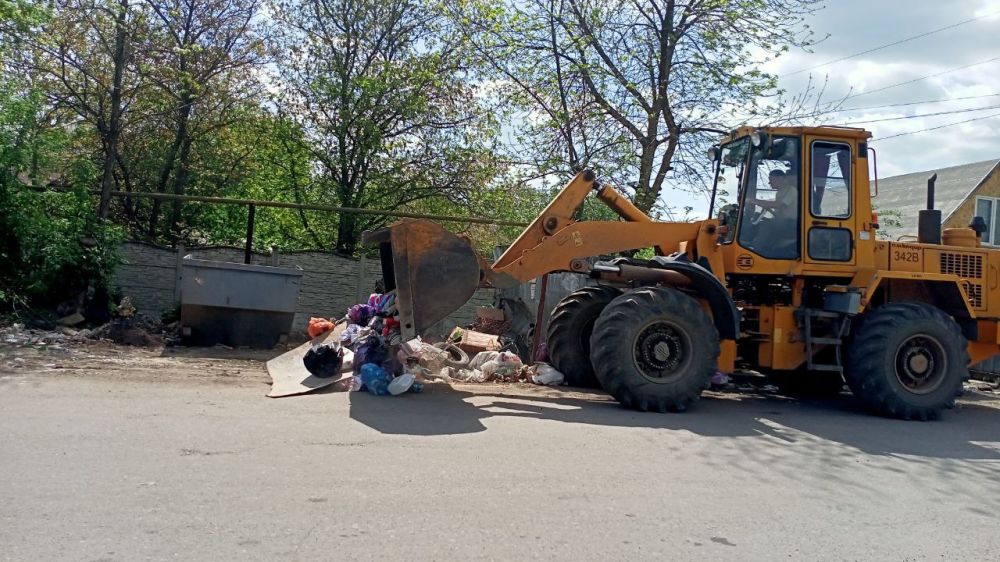 В Стаханове продолжаются работы по очистке города от мусора В Стаханове продолжаются работы по очистке города от мусора
