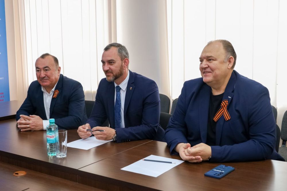 В Народном Совете ЛНР обсудили дальнейшее развитие межпарламентского сотрудничества с Архангельским областным Собранием депутатов В Народном Совете ЛНР обсудили дальнейшее развитие межпарламентского сотрудничества с Архангельским областным Собранием депутатов