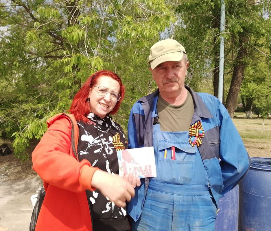 ПРАЗДНИК ВЕСНЫ И ТРУДА. Отдел культуры, молодёжной политики и спорта Администрации города Рубежное присоединился к Акции «Дарю тепло», посвящённой Празднику весны и труда ПРАЗДНИК ВЕСНЫ И ТРУДА. Отдел культуры, молодёжной политики и спорта Администрации города Рубежное присоединился к Акции «Дарю тепло», посвящённой Празднику весны и труда