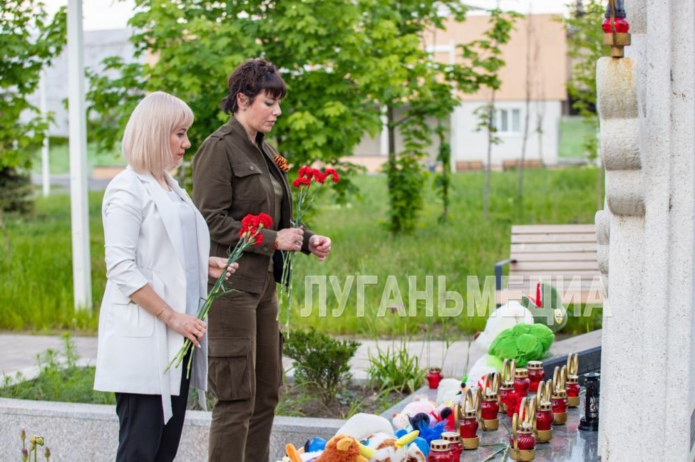 Активисты отделения Народного фронта в ЛНР привезли в республику частицу «вечного огня» из Александровского сада в Москве Активисты отделения Народного фронта в ЛНР привезли в республику частицу «вечного огня» из Александровского сада в Москве
