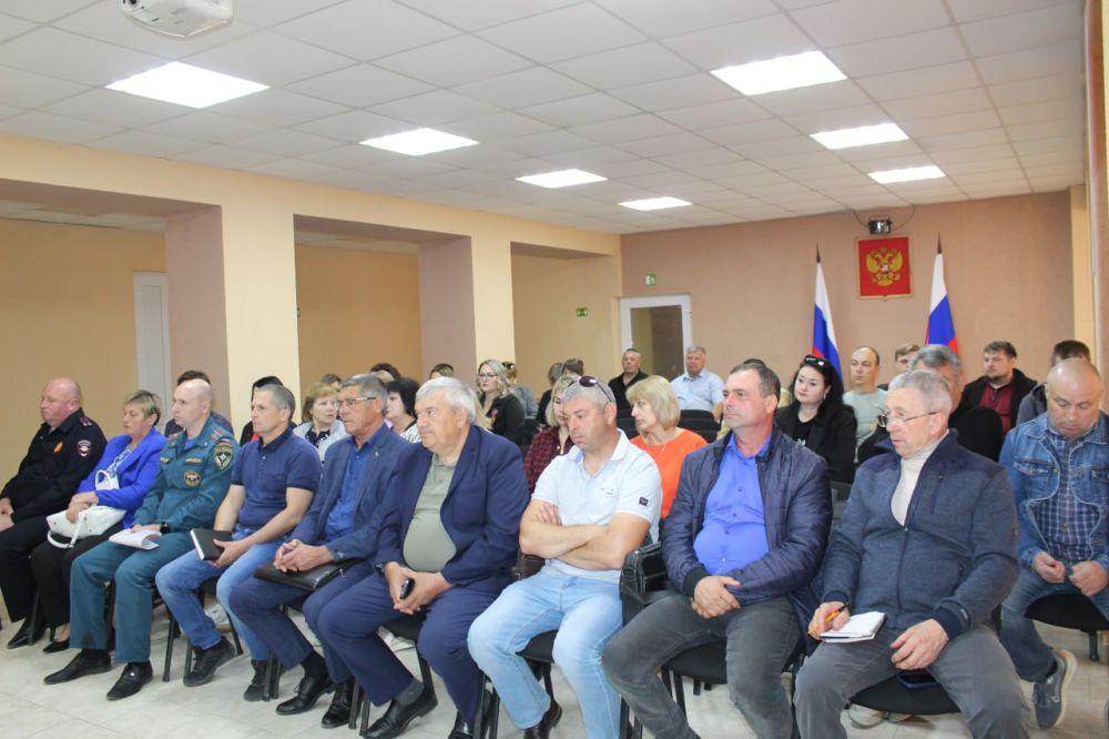 Виталий Коваленко: Сегодня провел еженедельное аппаратное совещание с начальниками структурных подразделений администрации, руководителями предприятий и учреждений округа Виталий Коваленко: Сегодня провел еженедельное аппаратное совещание с начальниками структурных подразделений администрации, руководителями предприятий и учреждений округа