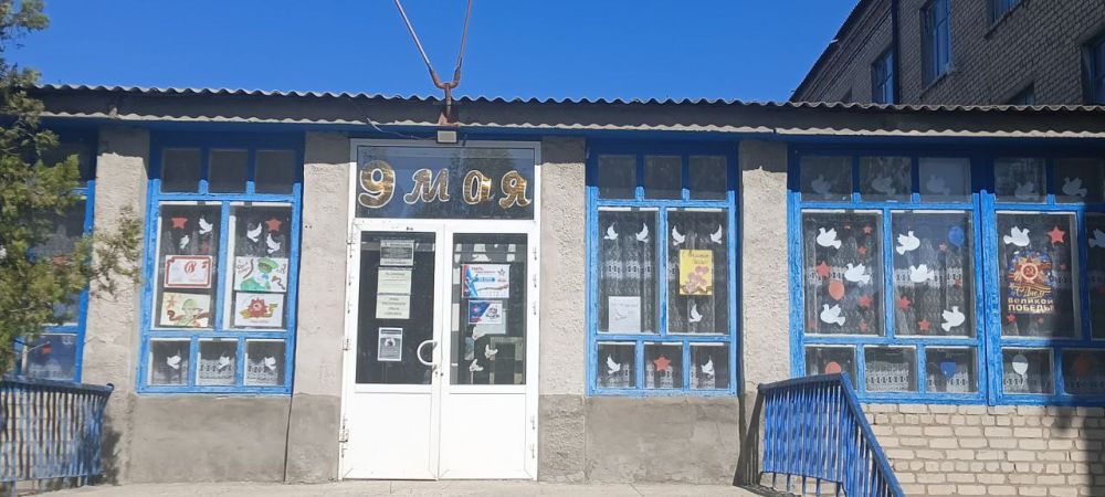 Ученики Лутугинской средней школы №2 оформили окна Победы Ученики Лутугинской средней школы №2 оформили окна Победы