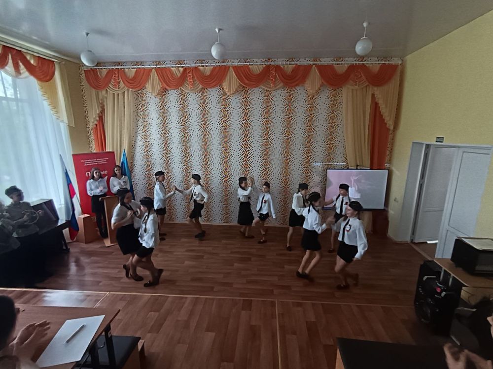 В ГБОУ ЛНР "Ровеньковская гимназии № 1 им. Г. С. Шонина" прошел конкурс инсценированной военно-патриотической песни «Наследники Победы», приуроченный к 80-летию Победы в Великой Отечественной войне! В ГБОУ ЛНР "Ровеньковская гимназии № 1 им. Г. С. Шонина" прошел конкурс инсценированной военно-патриотической песни «Наследники Победы», приуроченный к 80-летию Победы в Великой Отечественной войне!