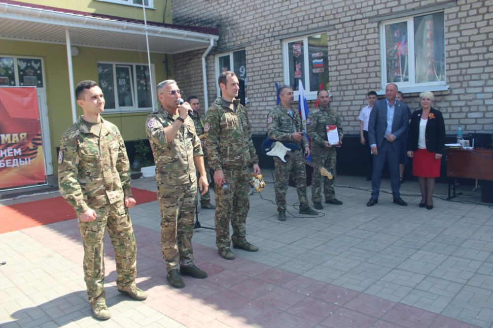 В рамках партпроекта «Историческая память» при поддержке первичного отделения «Единой России» №14 в селе Красный Луч состоялся концерт Фронтовой творческой бригады Ансамбля песни и пляски Южного военного округа «Рубиновая... В рамках партпроекта «Историческая память» при поддержке первичного отделения «Единой России» №14 в селе Красный Луч состоялся концерт Фронтовой творческой бригады Ансамбля песни и пляски Южного военного округа «Рубиновая...