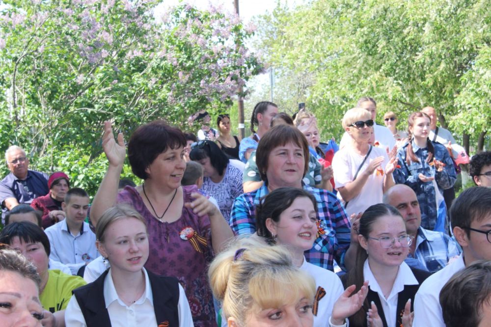 В рамках партпроекта «Историческая память» при поддержке первичного отделения «Единой России» №14 в селе Красный Луч состоялся концерт Фронтовой творческой бригады Ансамбля песни и пляски Южного военного округа «Рубиновая... В рамках партпроекта «Историческая память» при поддержке первичного отделения «Единой России» №14 в селе Красный Луч состоялся концерт Фронтовой творческой бригады Ансамбля песни и пляски Южного военного округа «Рубиновая...