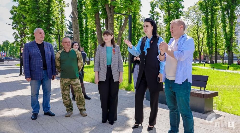 Яна Пащенко: ЛуганскИнформЦентр и Архивная служба ЛНР к 80-летию Победы открыли выставку «Мгновения Победы» в сквере имени Героев Великой Отечественной войны Яна Пащенко: ЛуганскИнформЦентр и Архивная служба ЛНР к 80-летию Победы открыли выставку «Мгновения Победы» в сквере имени Героев Великой Отечественной войны