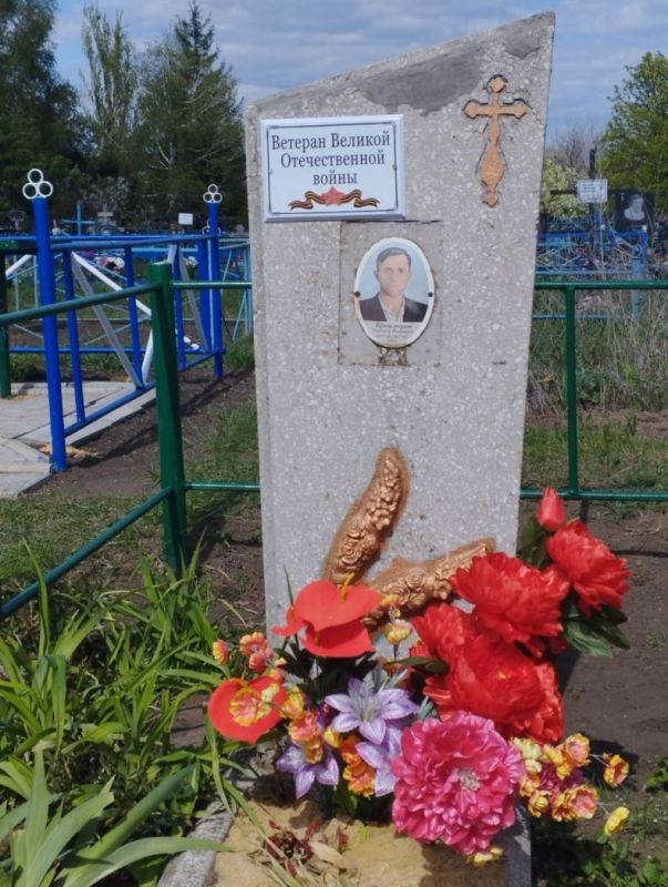 В пгт Калининский ко Дню Победы продолжают благоустраивать захоронения героев Великой Отечественной войны В пгт Калининский ко Дню Победы продолжают благоустраивать захоронения героев Великой Отечественной войны