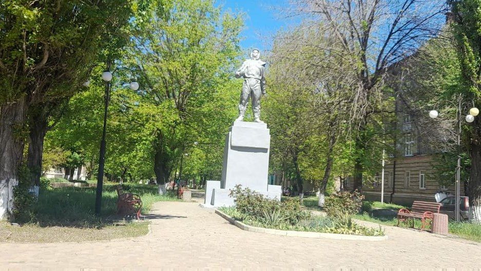 В Молодогвардейске выполнили работы по ремонту памятников В Молодогвардейске выполнили работы по ремонту памятников