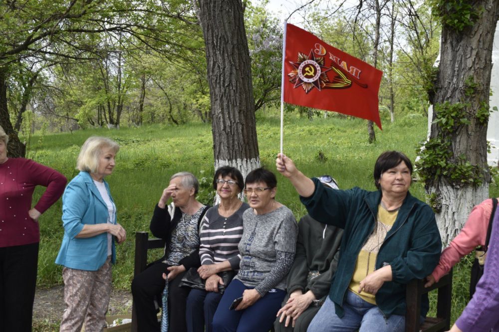 В канун 80-й годовщины Великой Победы в Брянке под эгидой Всероссийской политической партии «Единая Россия» стартовал «Поезд Победы» тематические выездные концерты в отдаленные жилмассивы города В канун 80-й годовщины Великой Победы в Брянке под эгидой Всероссийской политической партии «Единая Россия» стартовал «Поезд Победы» тематические выездные концерты в отдаленные жилмассивы города
