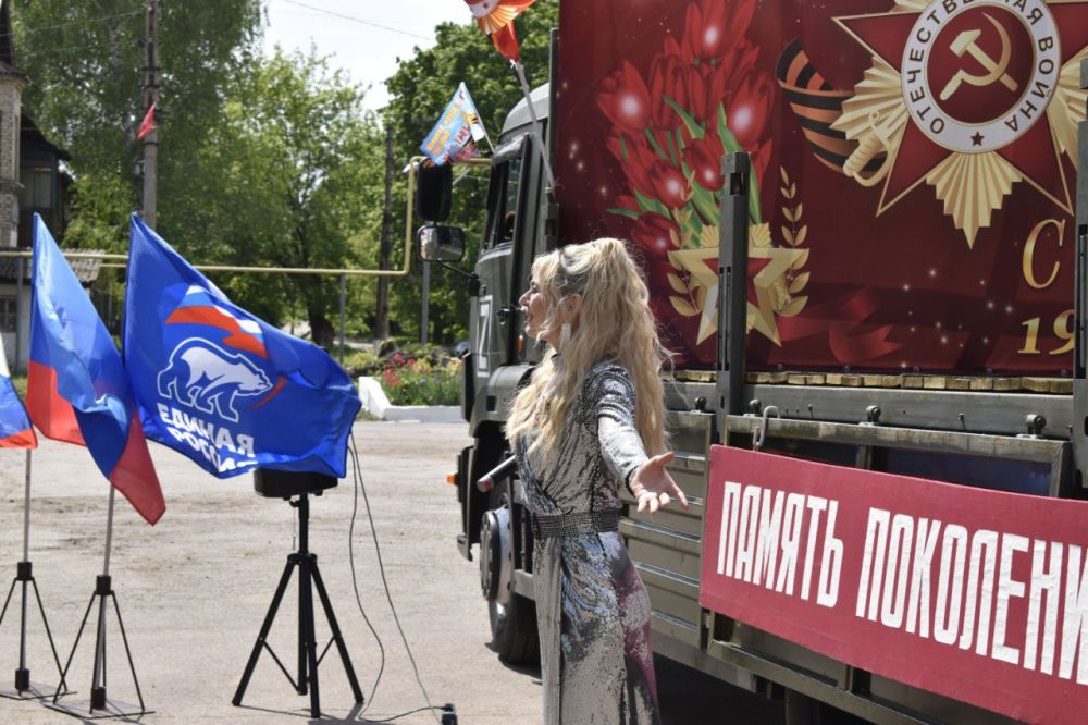 В канун 80-й годовщины Великой Победы в Брянке под эгидой Всероссийской политической партии «Единая Россия» стартовал «Поезд Победы» тематические выездные концерты в отдаленные жилмассивы города В канун 80-й годовщины Великой Победы в Брянке под эгидой Всероссийской политической партии «Единая Россия» стартовал «Поезд Победы» тематические выездные концерты в отдаленные жилмассивы города