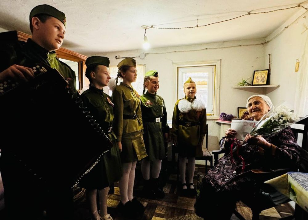 Андрей Рубанцов: В Ровеньках вручают персональные поздравительные письма с Днем Победы от Президента РФ Андрей Рубанцов: В Ровеньках вручают персональные поздравительные письма с Днем Победы от Президента РФ