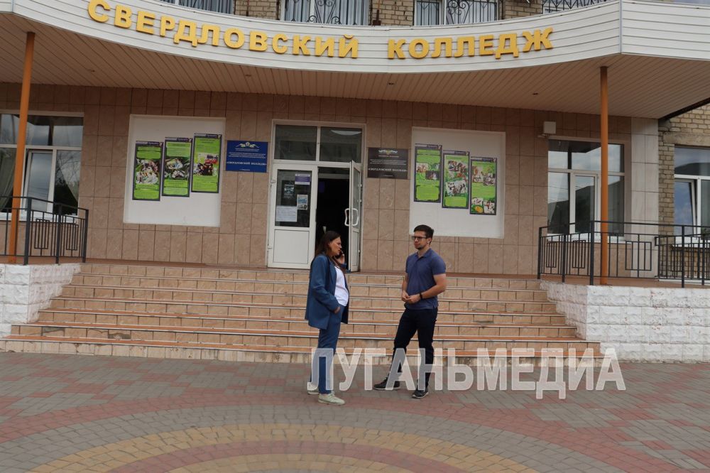 Побратимы из Красноярского края капитально ремонтируют Свердловский колледж Побратимы из Красноярского края капитально ремонтируют Свердловский колледж