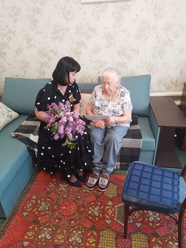 Сегодня начальник Валуйского отдела жизнеобеспечения Елена Тараненко вручила ветеранам и участникам Великой Отечественной войны поздравительные письма с 80-й годовщиной Победы от Президента Российской Федерации Владимира... Сегодня начальник Валуйского отдела жизнеобеспечения Елена Тараненко вручила ветеранам и участникам Великой Отечественной войны поздравительные письма с 80-й годовщиной Победы от Президента Российской Федерации Владимира...