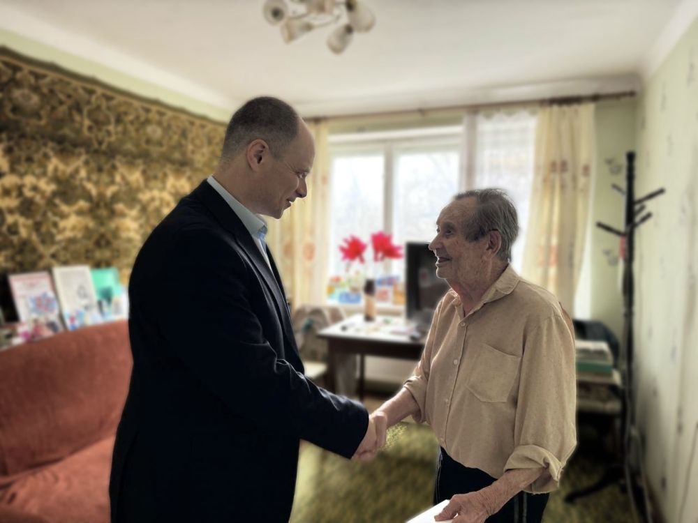 Сергей Соловьев: Накануне празднования 80-летия Великой Победы передал традиционные поздравления от Главы Луганской Народной Республики Леонида Ивановича Пасечника нашим дорогим ветеранам: Бокареву Григорию Михайловичу... Сергей Соловьев: Накануне празднования 80-летия Великой Победы передал традиционные поздравления от Главы Луганской Народной Республики Леонида Ивановича Пасечника нашим дорогим ветеранам: Бокареву Григорию Михайловичу...